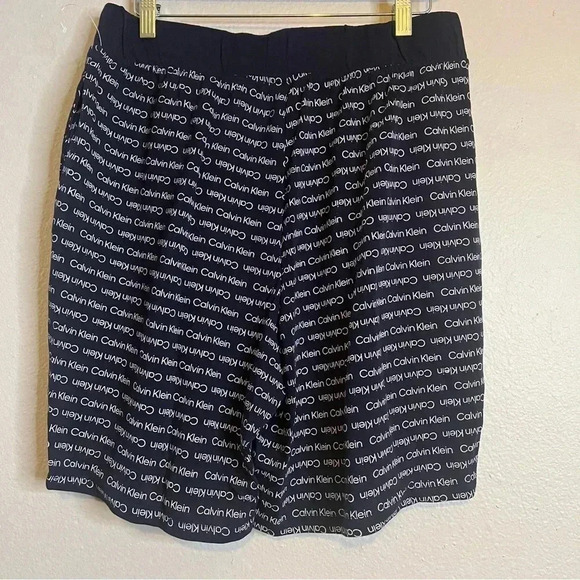 Calvin Klein Logo Shorts - Picture 3 of 5